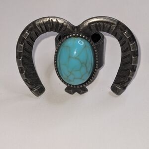 Vintage Southwestern-Style Bronze Alloy Ring with‎ Turquoise Color Cabochon